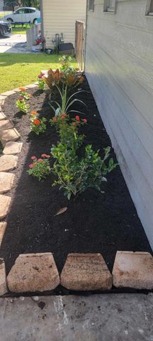 1023 W Snyder St, Alvin, TX 77511