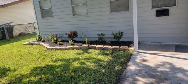 1023 W Snyder St, Alvin, TX 77511