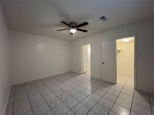 1023 W Snyder St, Alvin, TX 77511