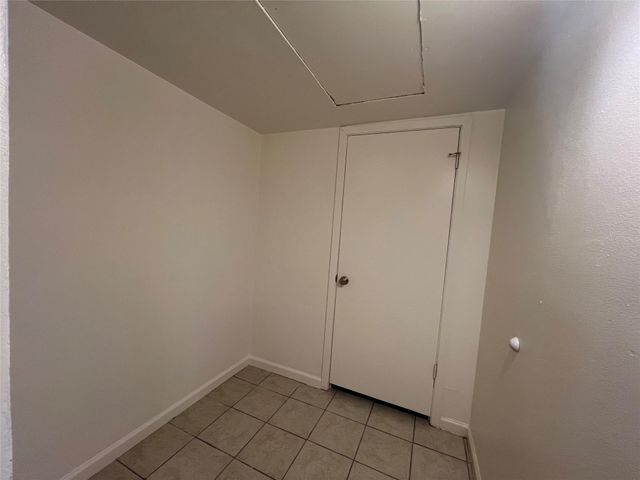 1023 W Snyder St, Alvin, TX 77511