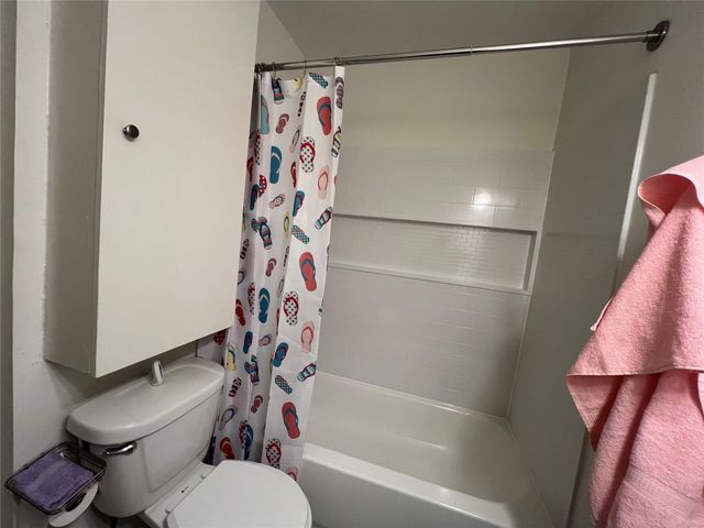 1023 W Snyder St, Alvin, TX 77511