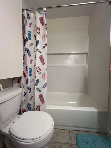 1023 W Snyder St, Alvin, TX 77511