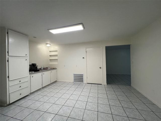 1023 W Snyder St, Alvin, TX 77511