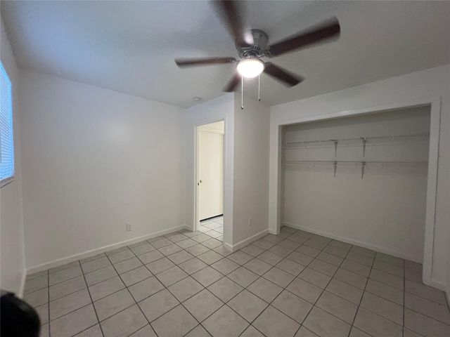 1023 W Snyder St, Alvin, TX 77511