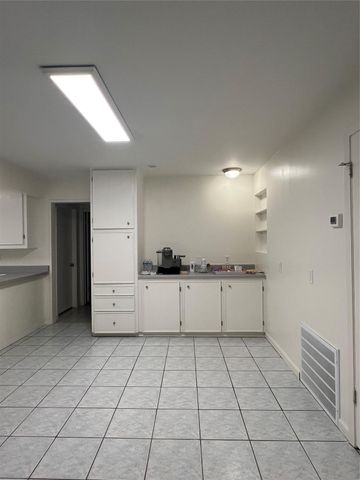 1023 W Snyder St, Alvin, TX 77511