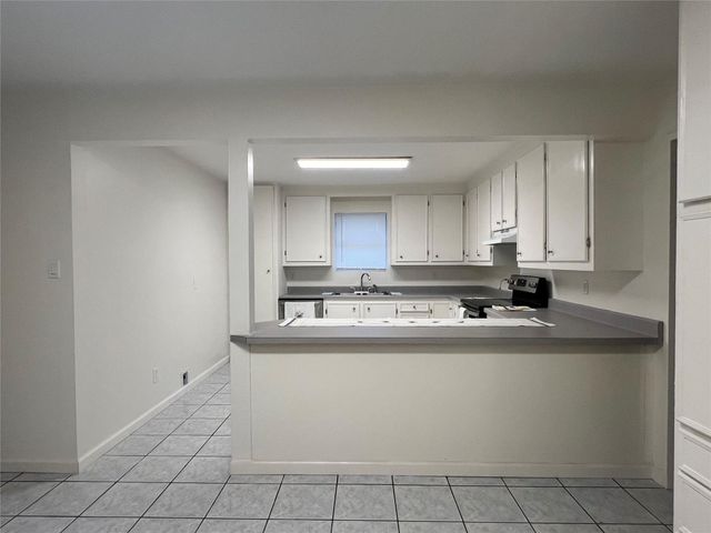 1023 W Snyder St, Alvin, TX 77511