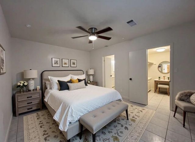 1023 W Snyder St, Alvin, TX 77511