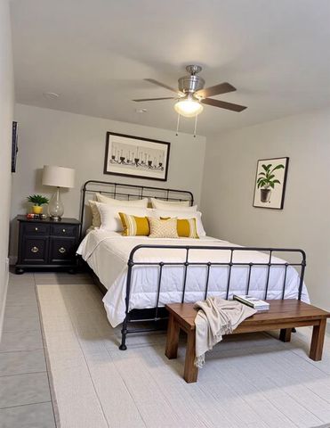 1023 W Snyder St, Alvin, TX 77511