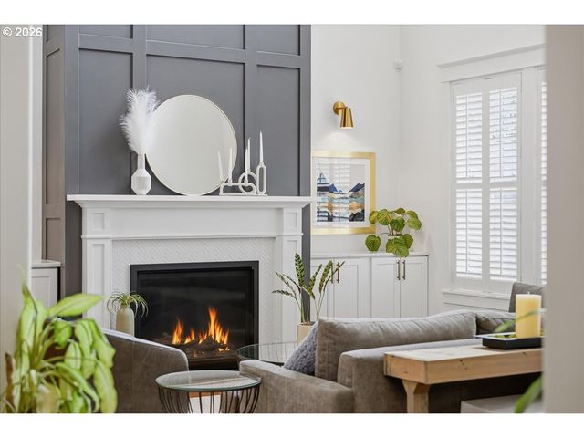 2255 Crestview Dr, West Linn, OR 97068