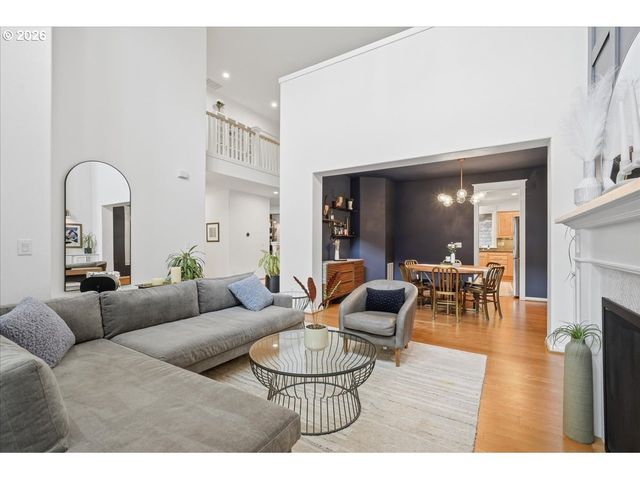 2255 Crestview Dr, West Linn, OR 97068