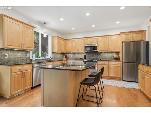 2255 Crestview Dr, West Linn, OR 97068