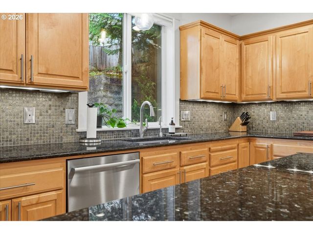 2255 Crestview Dr, West Linn, OR 97068