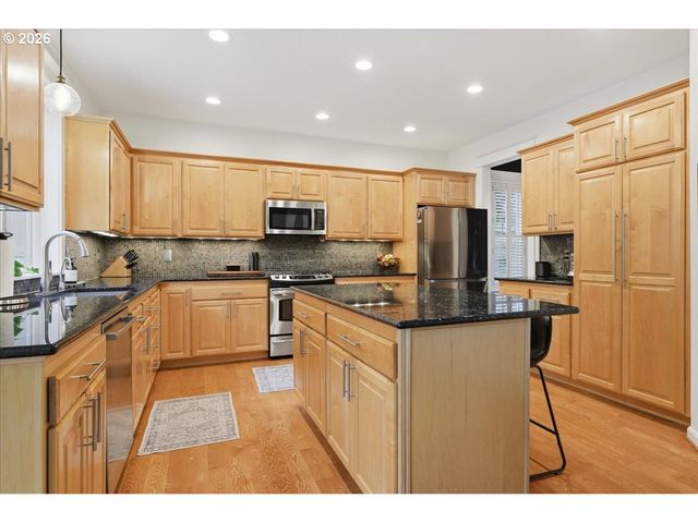 2255 Crestview Dr, West Linn, OR 97068