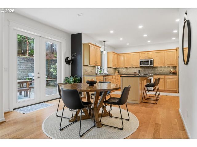 2255 Crestview Dr, West Linn, OR 97068