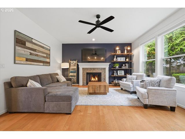 2255 Crestview Dr, West Linn, OR 97068