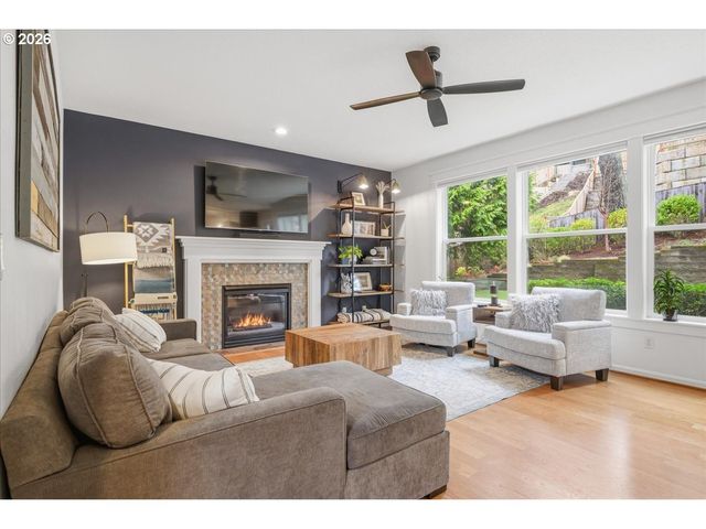 2255 Crestview Dr, West Linn, OR 97068