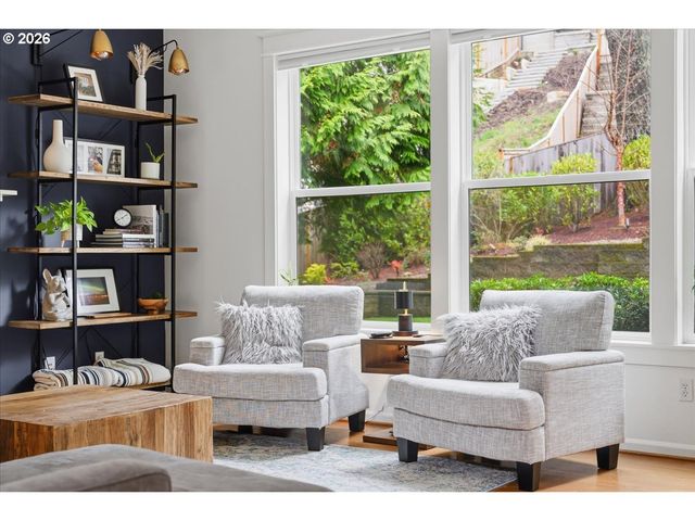 2255 Crestview Dr, West Linn, OR 97068