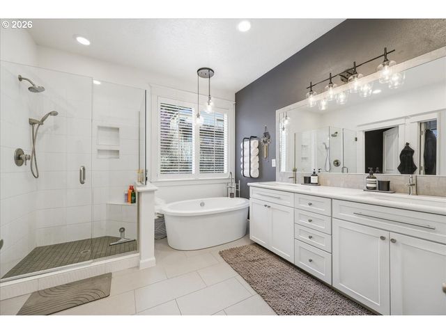 2255 Crestview Dr, West Linn, OR 97068