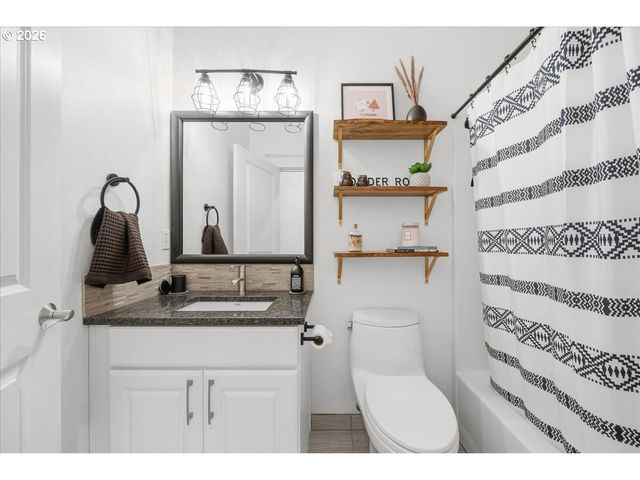 2255 Crestview Dr, West Linn, OR 97068