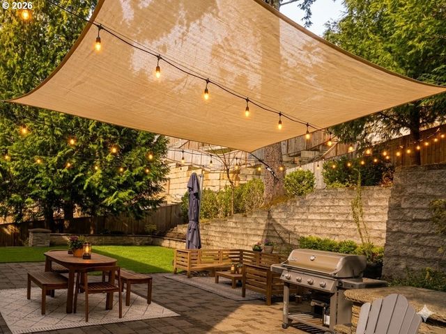 2255 Crestview Dr, West Linn, OR 97068