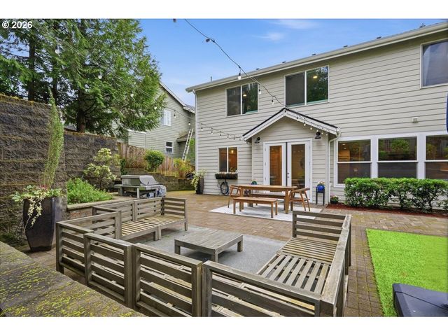 2255 Crestview Dr, West Linn, OR 97068