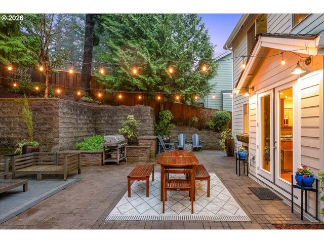 2255 Crestview Dr, West Linn, OR 97068