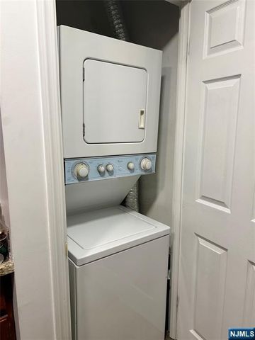 517 Windsor Drive 517, Palisades Park, NJ 07650