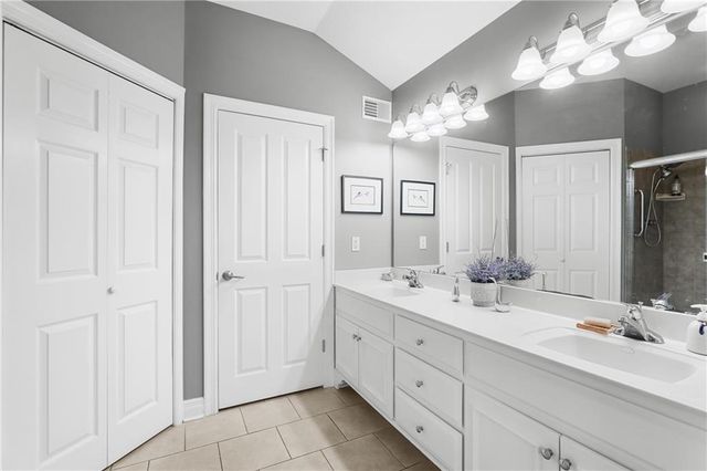 11575 S Bell Court Drive 103, Olathe, KS 66061