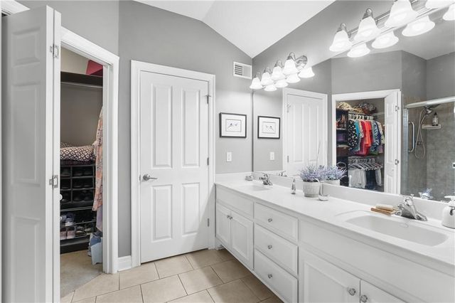 11575 S Bell Court Drive 103, Olathe, KS 66061