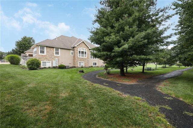 11575 S Bell Court Drive 103, Olathe, KS 66061