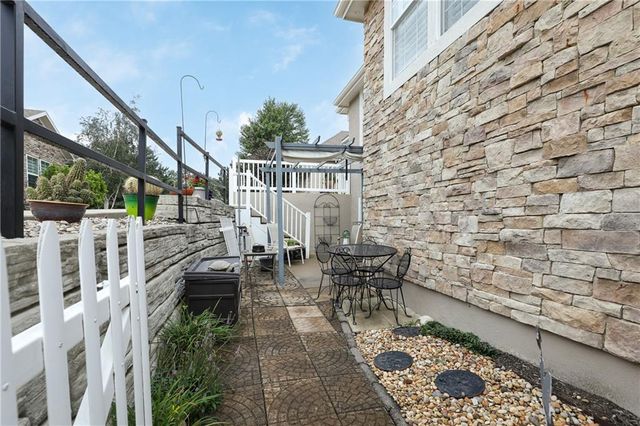 11575 S Bell Court Drive 103, Olathe, KS 66061