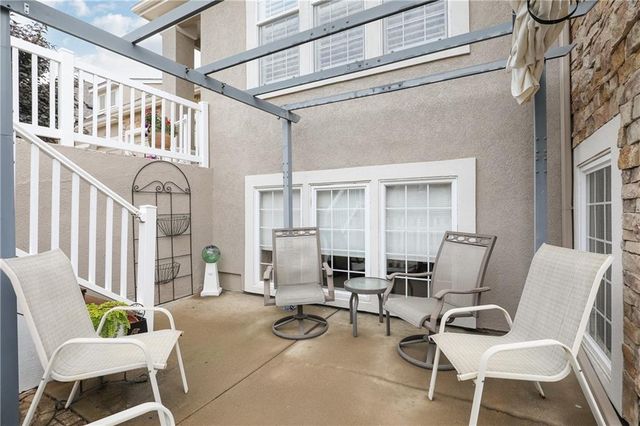 11575 S Bell Court Drive 103, Olathe, KS 66061