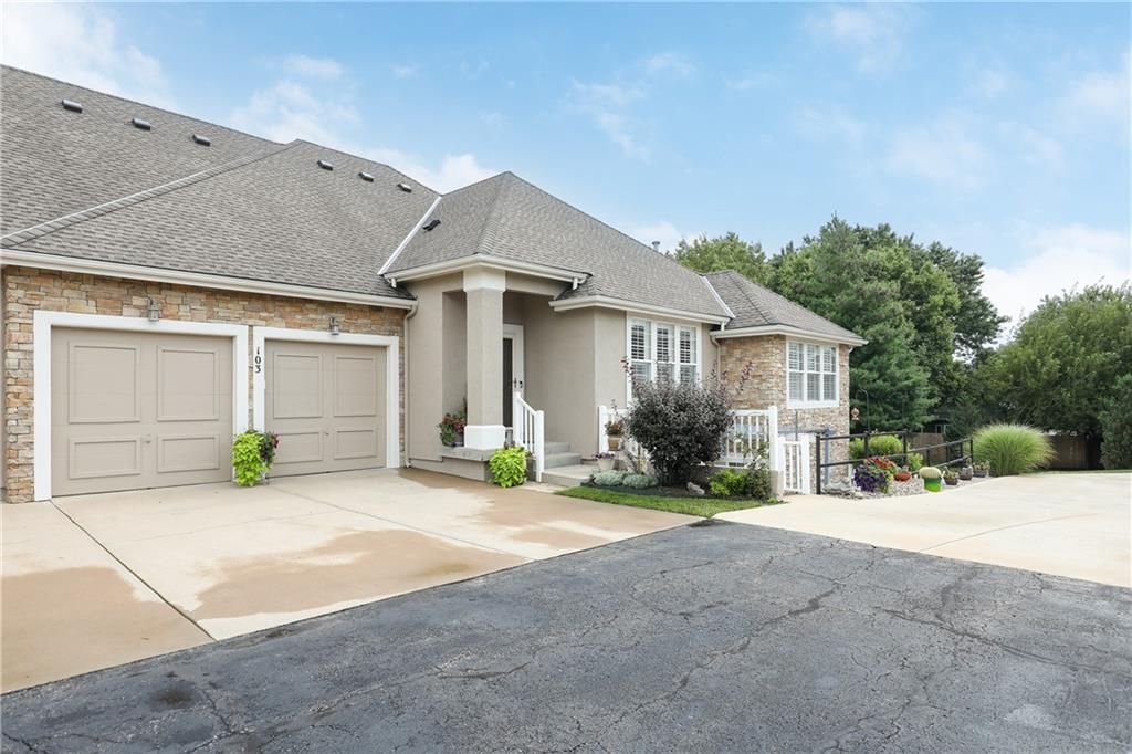 11575 S Bell Court Drive 103, Olathe, KS 66061