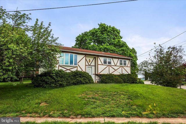 42 MULBERRY CT, Dover, PA 17315