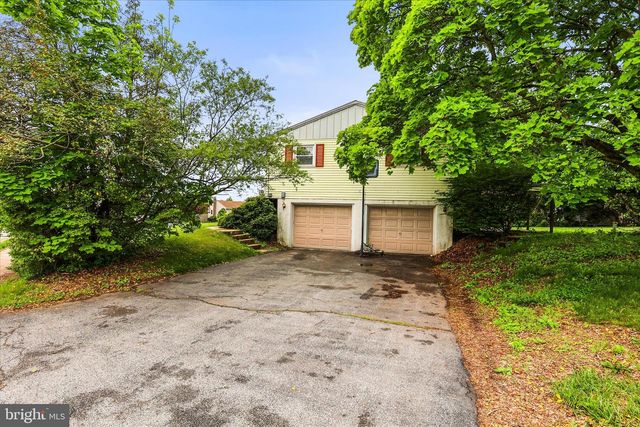 42 MULBERRY CT, Dover, PA 17315