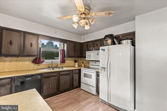 42 MULBERRY CT, Dover, PA 17315