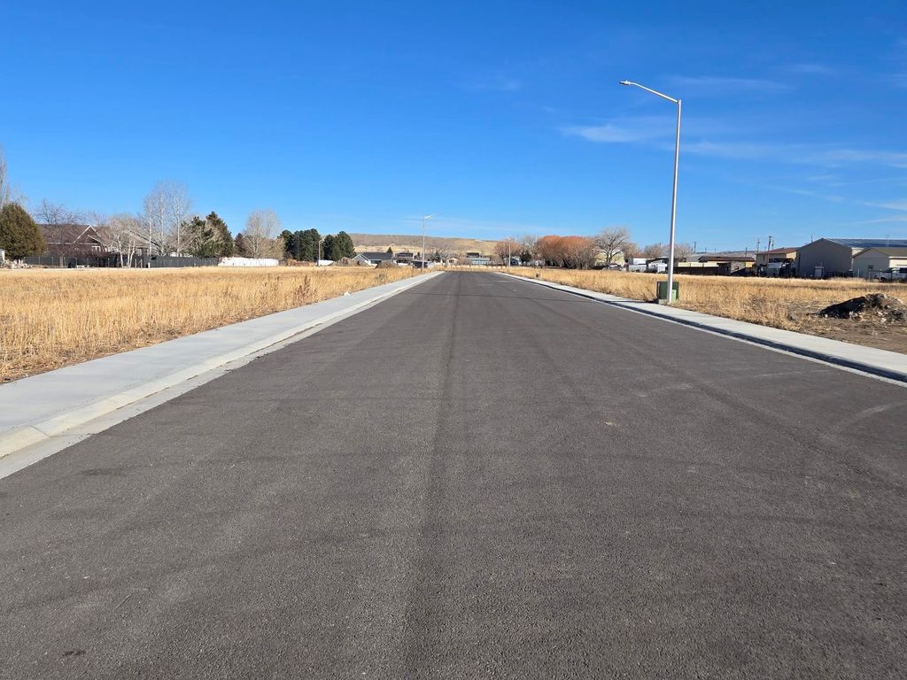 2320 Songbird Ct, Cody, WY 82414 photo 3