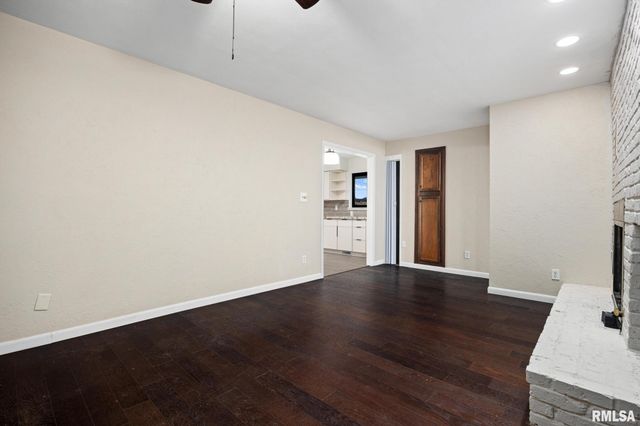 4004 N BROOKRIDGE Place, Peoria, IL 61614
