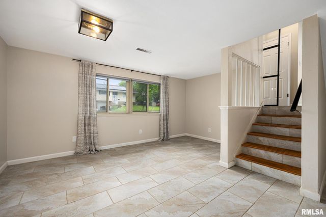 4004 N BROOKRIDGE Place, Peoria, IL 61614