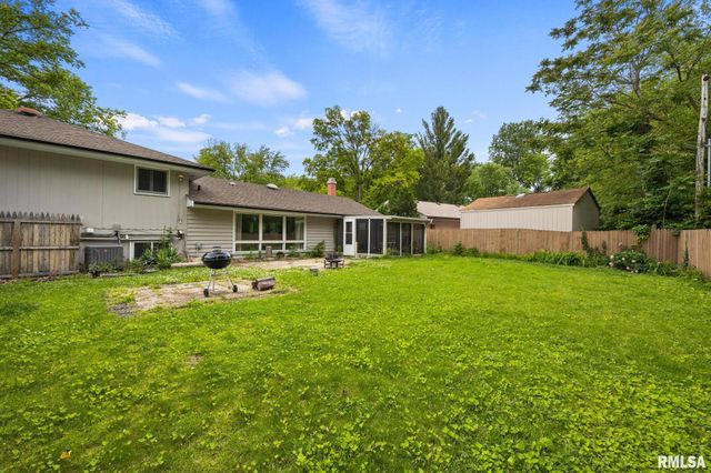 4004 N BROOKRIDGE Place, Peoria, IL 61614