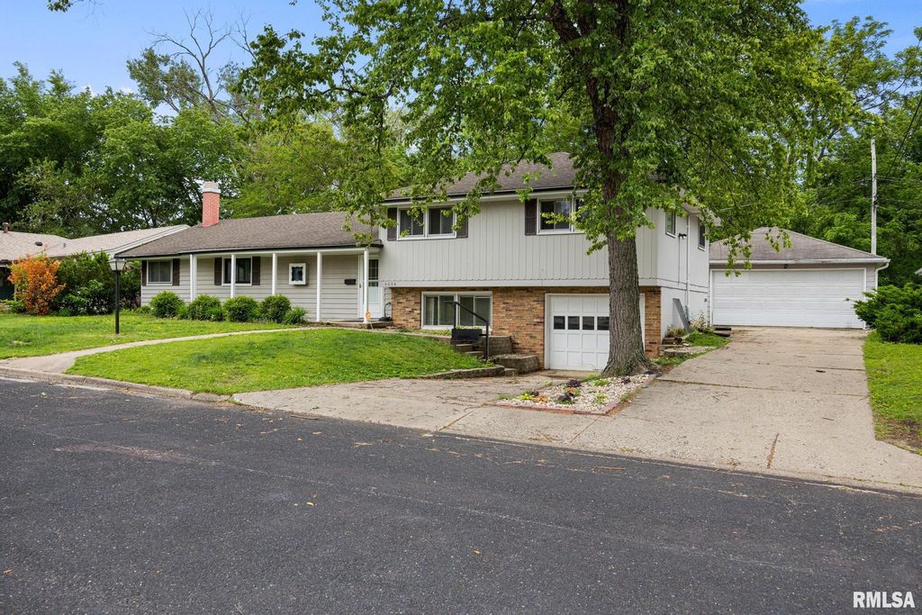 4004 N BROOKRIDGE Place, Peoria, IL 61614