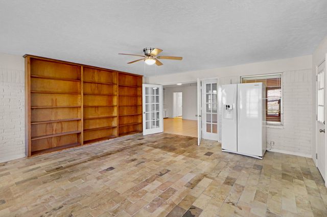 5554 Beechnut Street, Houston, TX 77096