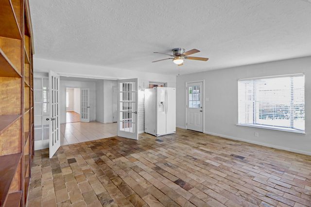 5554 Beechnut Street, Houston, TX 77096