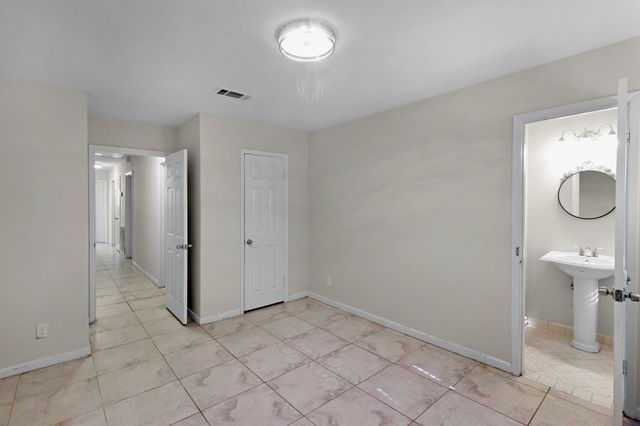 5554 Beechnut Street, Houston, TX 77096