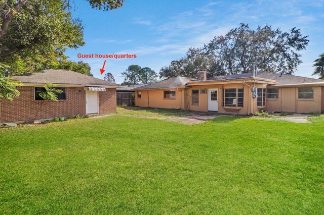 5554 Beechnut Street, Houston, TX 77096