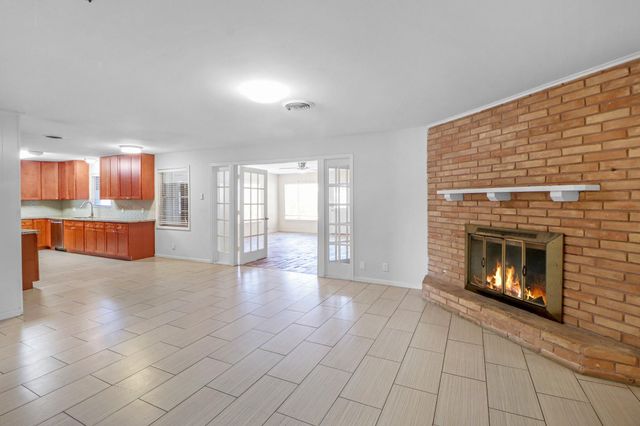 5554 Beechnut Street, Houston, TX 77096