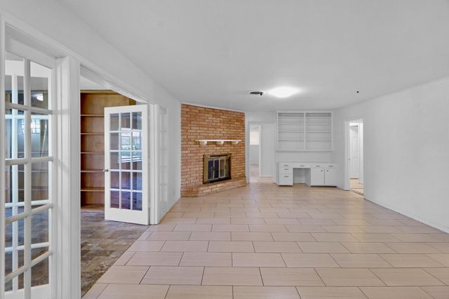 5554 Beechnut Street, Houston, TX 77096