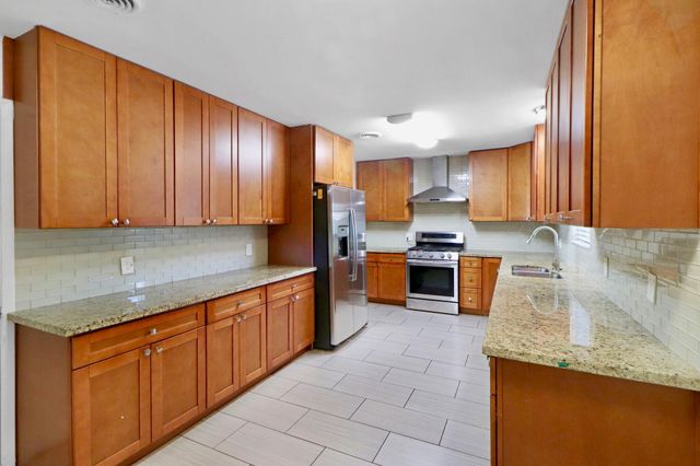 5554 Beechnut Street, Houston, TX 77096