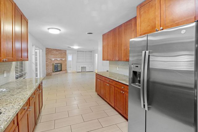 5554 Beechnut Street, Houston, TX 77096