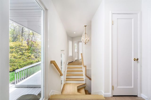 27 Bay Avenue W, Hampton Bays, NY 11946